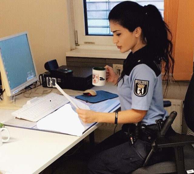 29 yaşlı azərbaycanlı polis komissarı hər kəsi valeh etdi â€“  VİDEO + FOTO