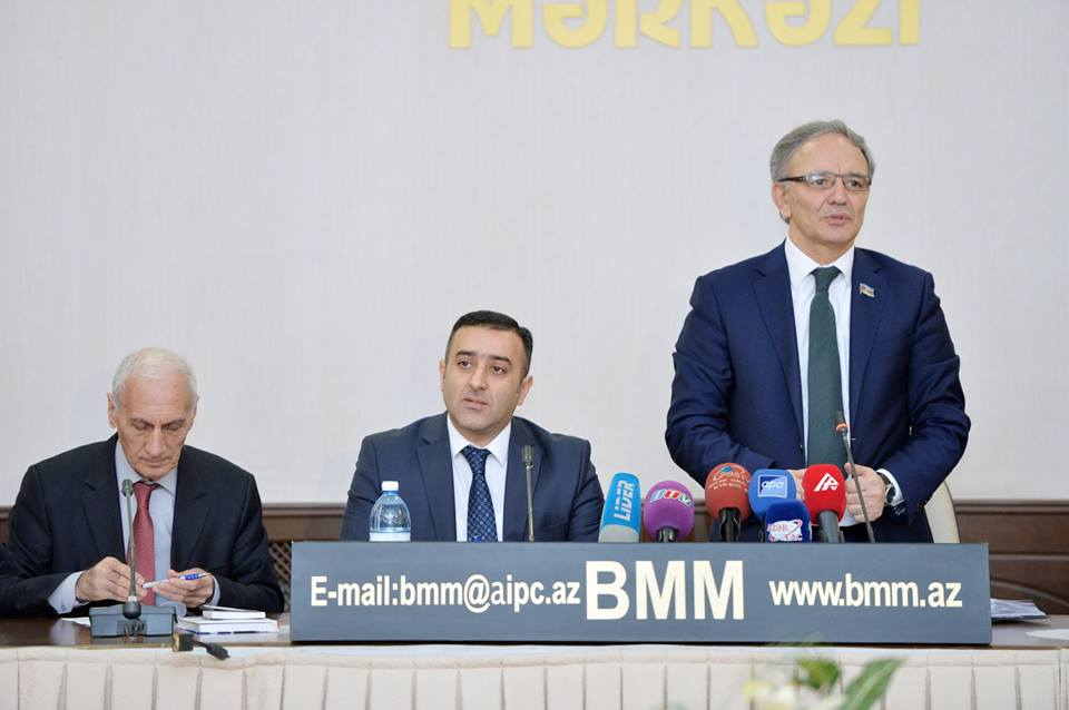 PR və media dialoqu  mövzusunda dəyirmi masa keçirildi  - FOTO
