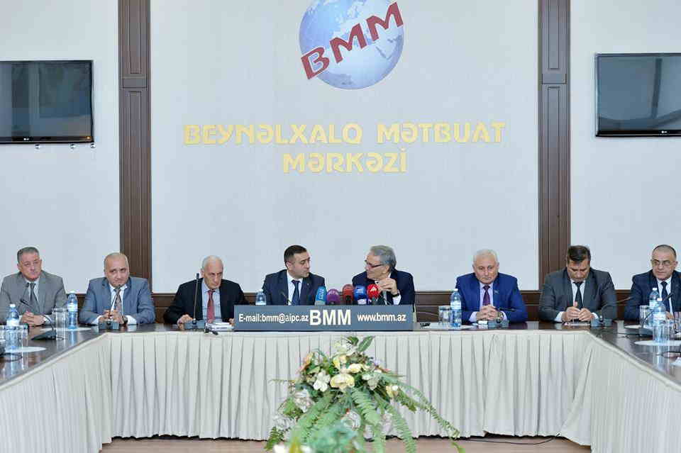 PR və media dialoqu  mövzusunda dəyirmi masa keçirildi  - FOTO
