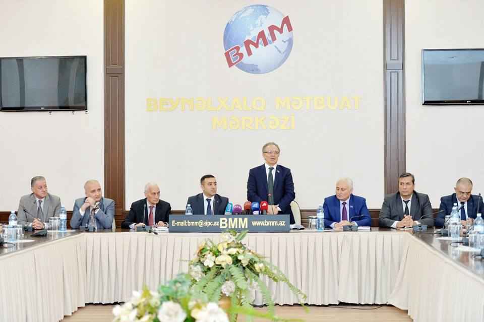 PR və media dialoqu  mövzusunda dəyirmi masa keçirildi  - FOTO