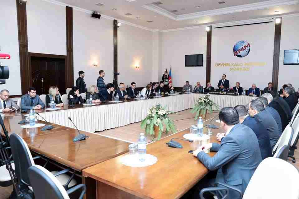 PR və media dialoqu  mövzusunda dəyirmi masa keçirildi  - FOTO