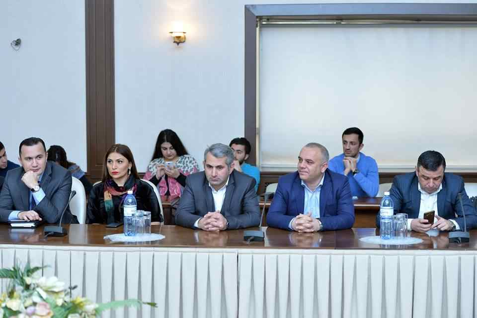 PR və media dialoqu  mövzusunda dəyirmi masa keçirildi  - FOTO