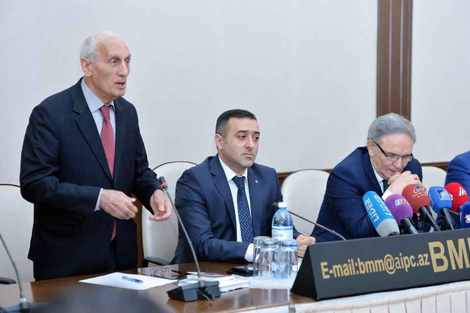 PR və media dialoqu  mövzusunda dəyirmi masa keçirildi  - FOTO