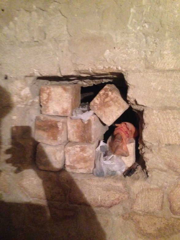 Bakıda sakinlər TƏHLÜKƏDƏ:  Binanın dayaq divarları sökülür - restoran açılır (FOTOLAR)