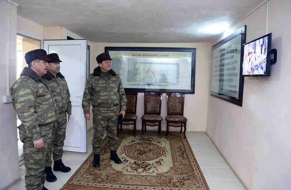 Zakir Həsənov cəbhədə  - düşmən mövqelərini müşahidə etdi (FOTOLAR)