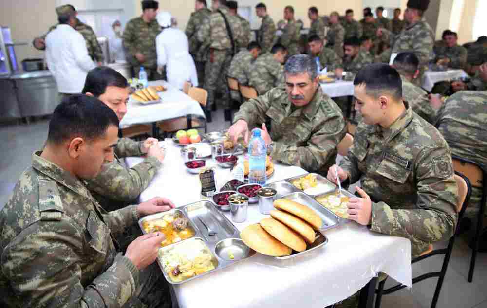 Zakir Həsənov cəbhədə  - düşmən mövqelərini müşahidə etdi (FOTOLAR)