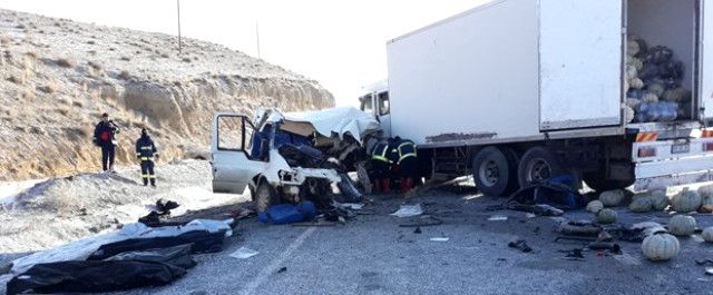 Mikroavtobusla yük maşını TOQQUŞDU:   8 nəfər öldü, 2-si yaralandı (VİDEO-FOTO)