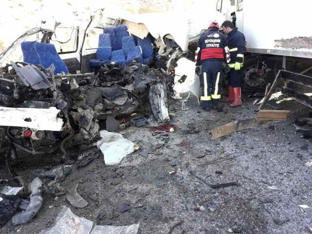 Mikroavtobusla yük maşını TOQQUŞDU:   8 nəfər öldü, 2-si yaralandı (VİDEO-FOTO)