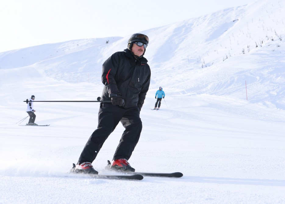 Prezident Şahdağda xizək sürdü  - FOTO 