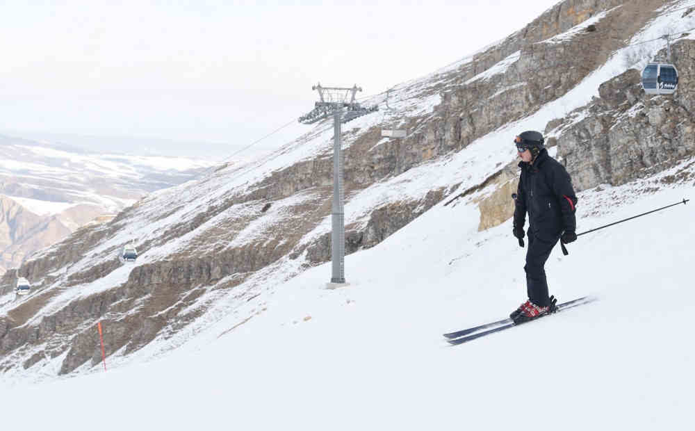 Prezident Şahdağda xizək sürdü  - FOTO 