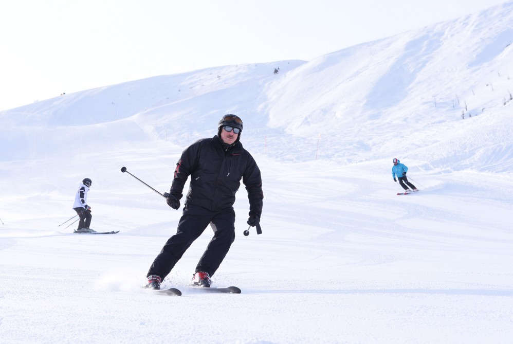 Prezident Şahdağda xizək sürdü  - FOTO 