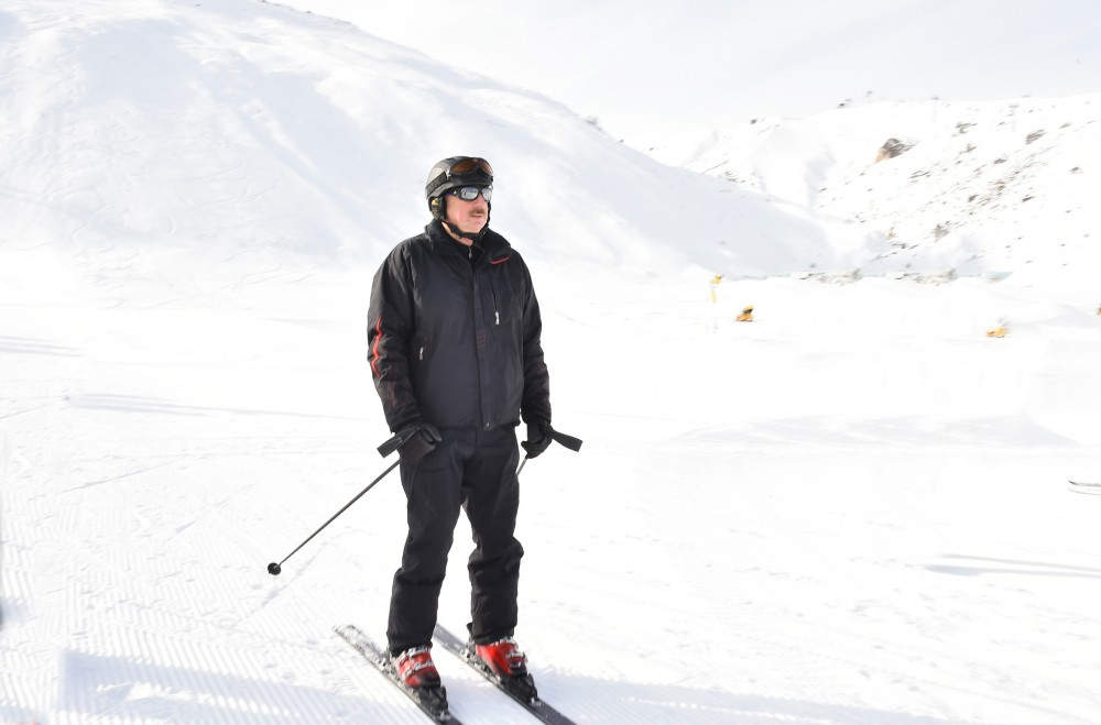 Prezident Şahdağda xizək sürdü  - FOTO 