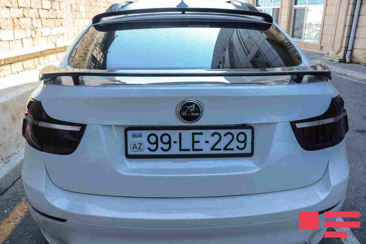 Fərdanın bahalı avtomobili -  FOTOLAR