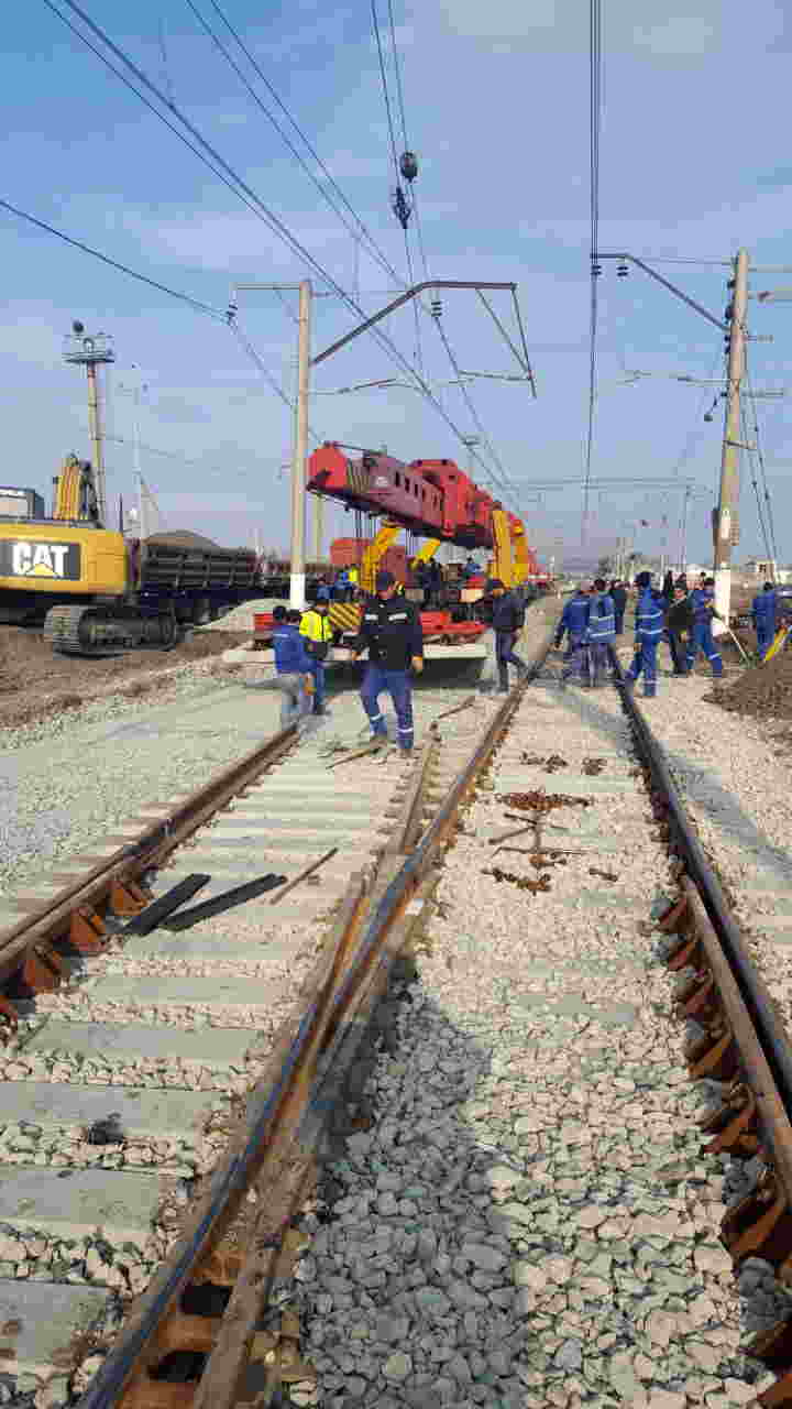 Qaradağ stansiyasında yeni yoldəyişən quraşdırılır - FOTO 