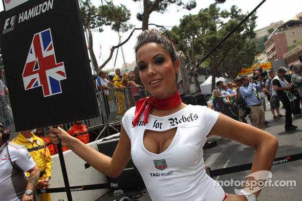 F-1-in start qızları etiraz edir:  Çörəyimizi əlimizdən aldılar - FOTO