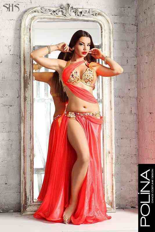 Rəqqasəni açıq-saçıq geyiminə görə ölkədən qovurlar -   VİDEO + FOTOLAR