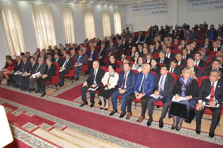 ...seçicilərin böyük əksəriyyəti İlham Əliyevə səs verəcək  - Əli Əhmədov 