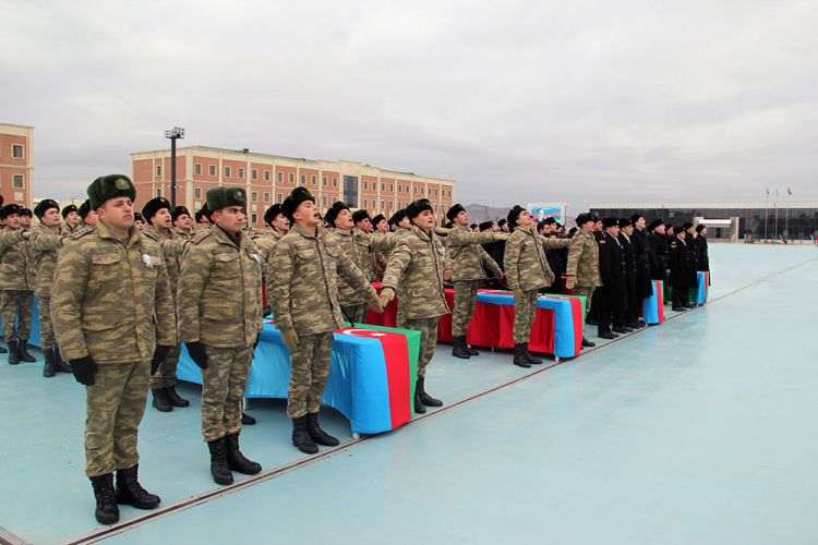 Nazir andiçən əsgərlərin valideyinləri ilə görüşdü -  FOTOLAR