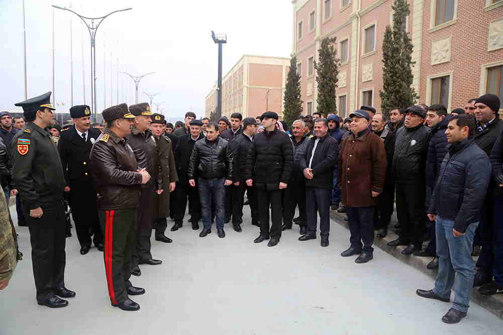 Nazir andiçən əsgərlərin valideyinləri ilə görüşdü -  FOTOLAR