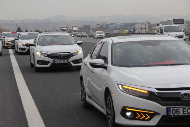 Honda Civic FC5 model avtomobilləri nasaz çıxdı -  Sürücülər aksiya keçirdilər (FOTOLAR)
