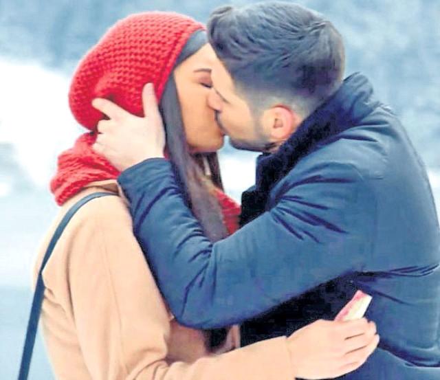 Nişanlısının qarşısında şərt qoydu:  Öpüşməyəcəksən - FOTO