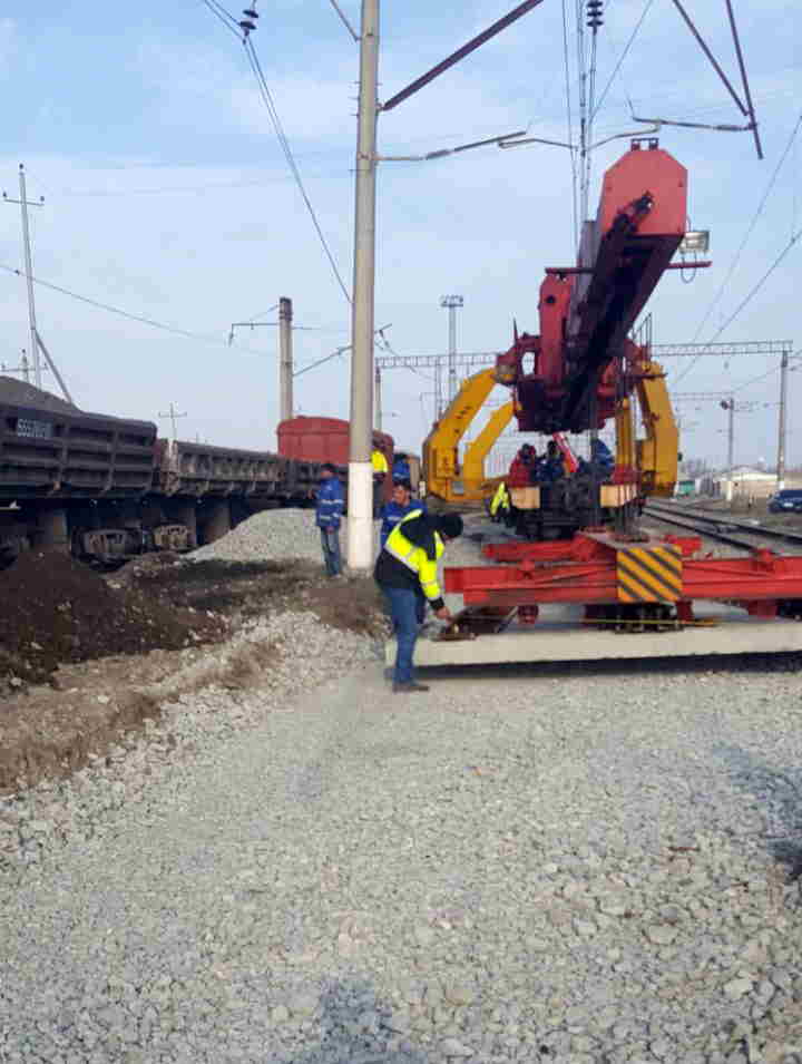 Baş Ələt stansiyasında yeni yoldəyişənlər quraşdırılır - FOTO 
