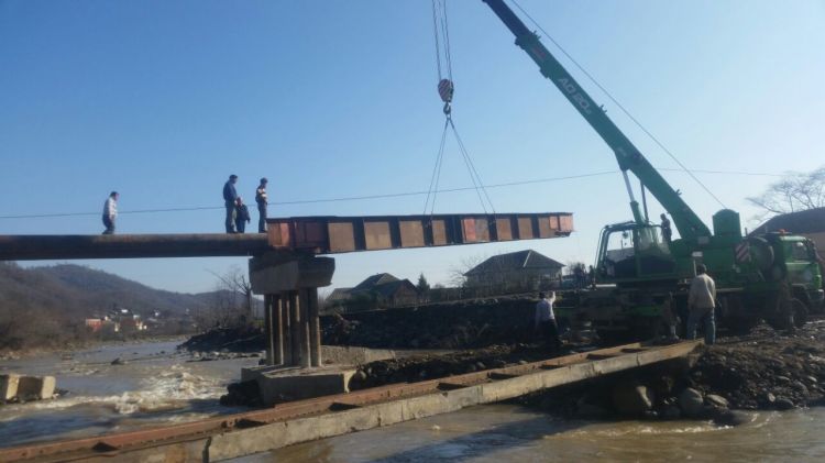  Sel sularının dağıtdığı körpü yenidən inşa edildi - FOTO