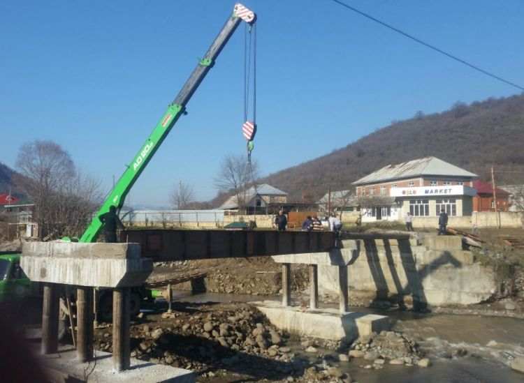  Sel sularının dağıtdığı körpü yenidən inşa edildi - FOTO