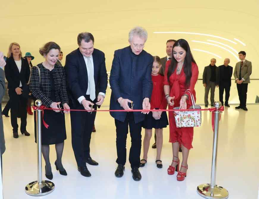 Leyla Əliyeva sərginin açılışında -  FOTOLAR