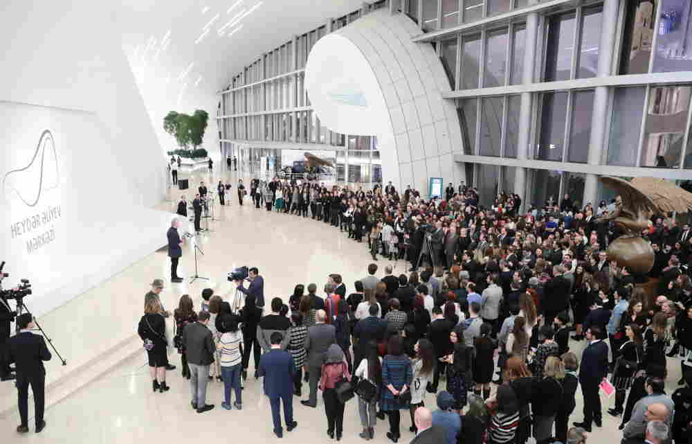 Leyla Əliyeva sərginin açılışında -  FOTOLAR