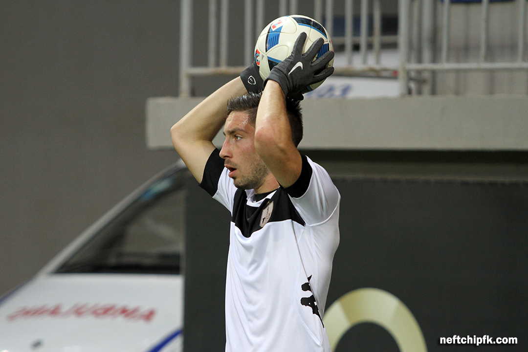 Neftçi legioner futbolçusu ilə yollarını ayırdı  