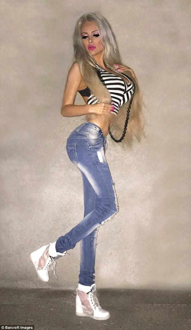 Barbieyə bənzəmək üçün bıçaq altına girdi -  xəyalı gerçək oldu - FOTO