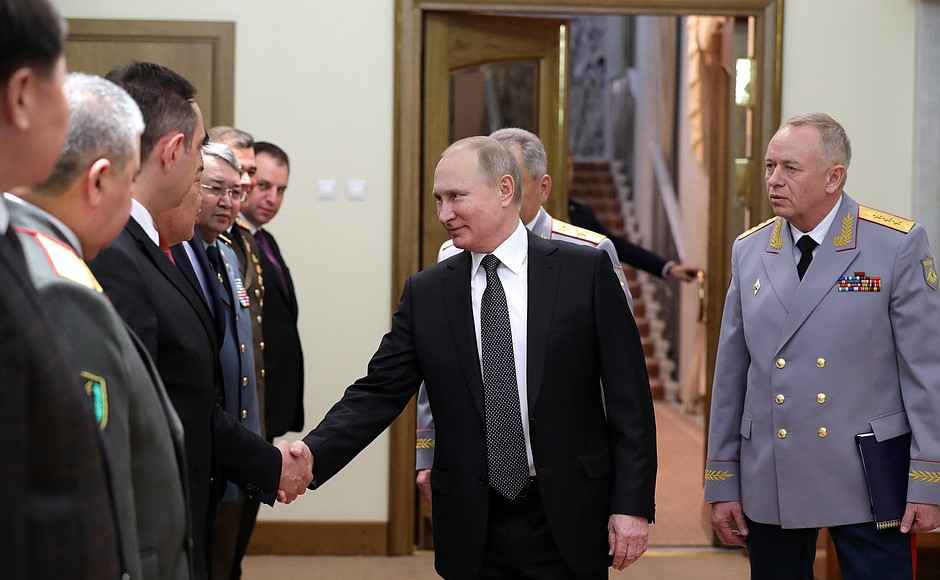 Putin müdafiə nazirləri ilə görüşdü 