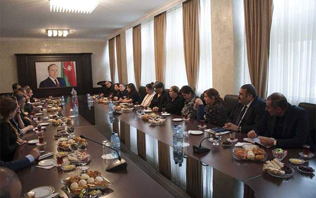  İcra başçısı faciə şahidləri ilə görüşdü  