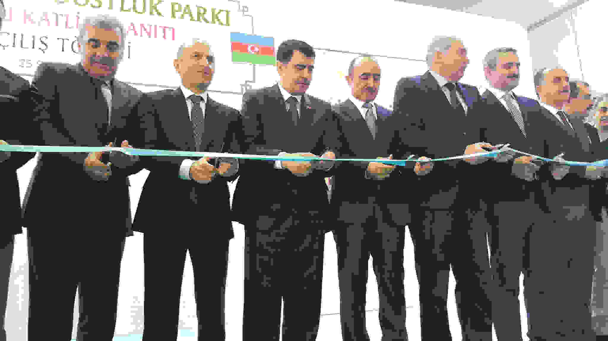 Prezidentin köməkçisi Xocalı soyqırımı abidəsinin açılışında  - FOTOLAR