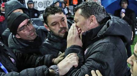 İnsident: Baş məşqçini xəstəxanalıq etdilər  - FOTO