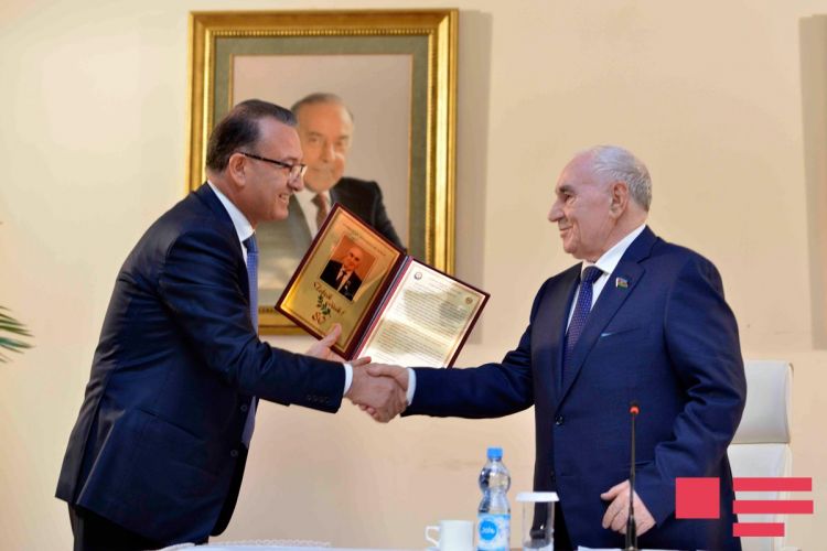 Fəttah Heydərov yenidən   sədr seçildi (FOTO)