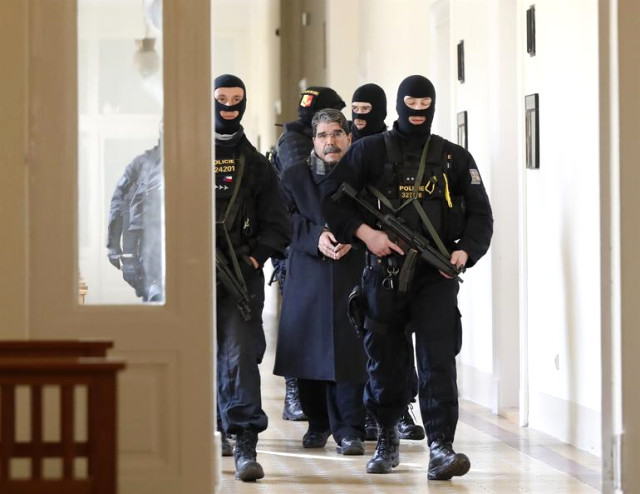 Terrorçu Salih Müslim sərbəst buraxıldı -  Məhkəmə 8 dəqiqə çəkdi (FOTO)