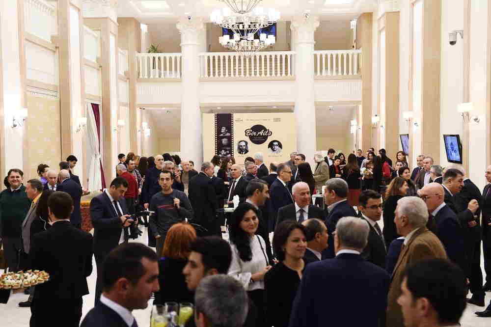 Birinci vitse-prezidenti Bir ailə bədii filminin təqdimatında - FOTO