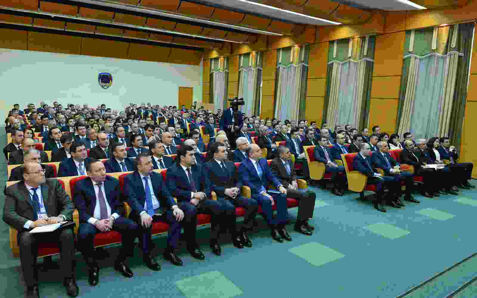 Mikayıl Cabbarov vergi yığımları ilə bağlı tapşırıq verdi -  TOPLANTI KEÇİRİLDİ (FOTO)