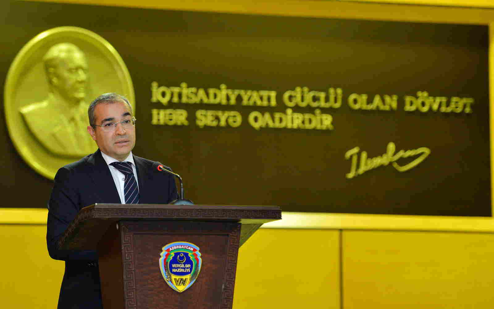 Mikayıl Cabbarov vergi yığımları ilə bağlı tapşırıq verdi -  TOPLANTI KEÇİRİLDİ (FOTO)