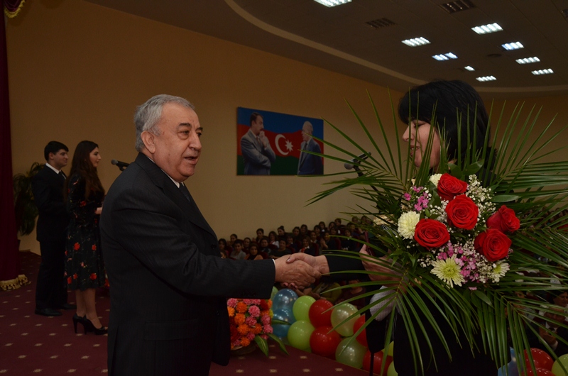 Malik  İsaqov qadınları təbrik etdi - FOTOLAR