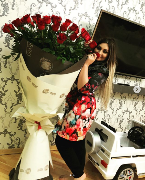 Ərim mənə 5500 manatlıq gül və ...   Şəbnəm Tovuzlu (VİDEO-FOTO)