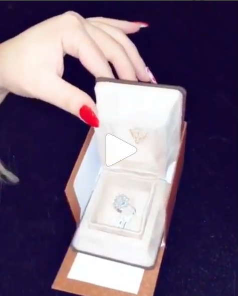 Ərim mənə 5500 manatlıq gül və ...   Şəbnəm Tovuzlu (VİDEO-FOTO)