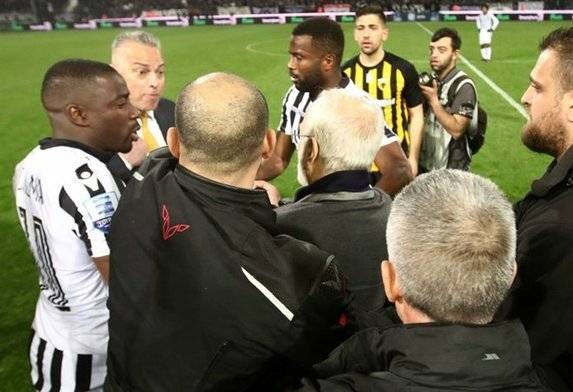 Klub prezidenti meydana silahla girdi - VİDEO + FOTO