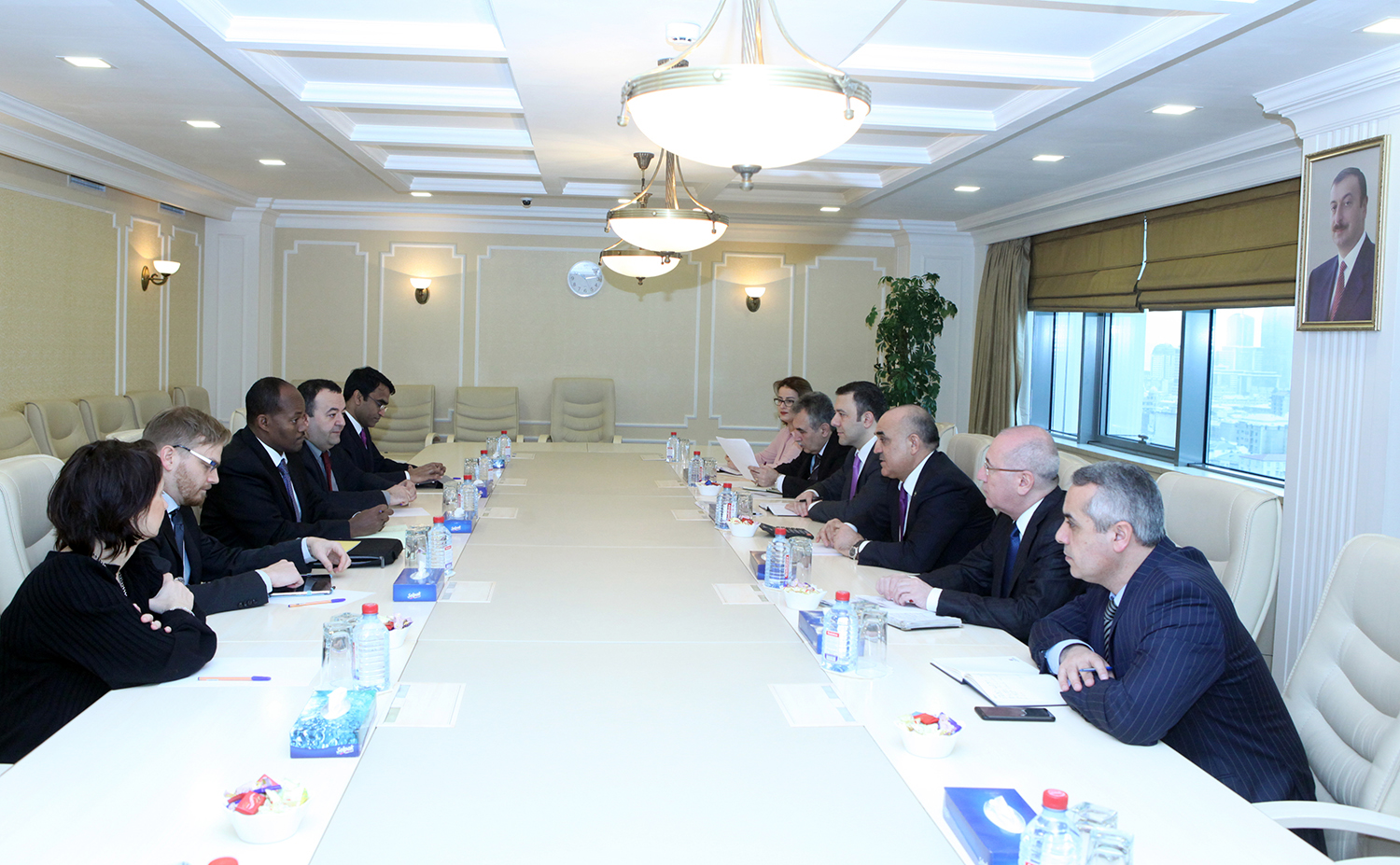 Nazir iş yerləri ilə bağlı tədqiqat aparan qrupu qəbul etdi -  FOTOLAR