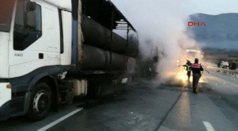 Avtobus TIR-la toqquşdu: 6 ölü, 19 yaralı var (FOTO)