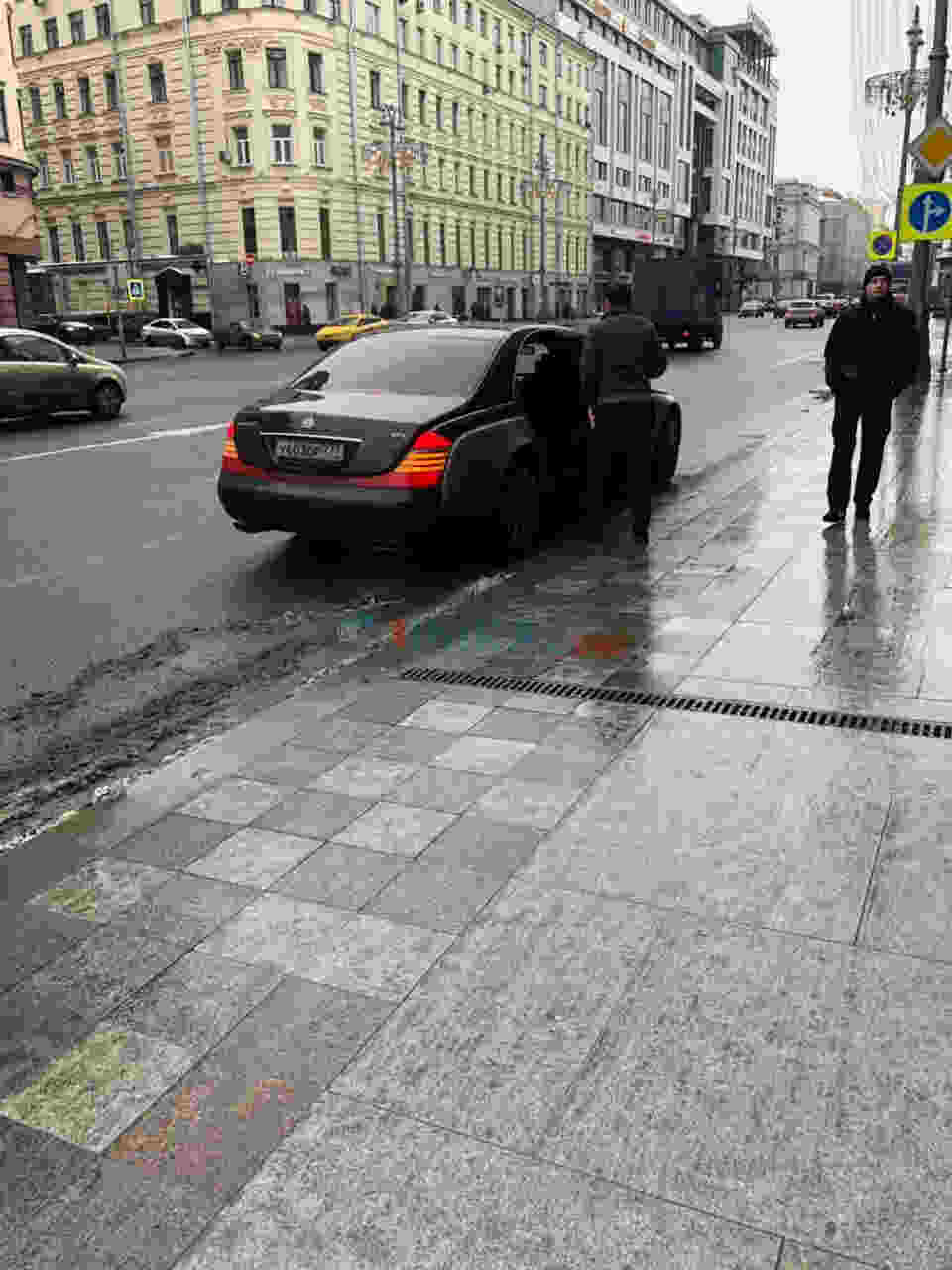 Turan İbrahimov Moskvada 1 milyonluq maşında gəzir -  FOTOLAR