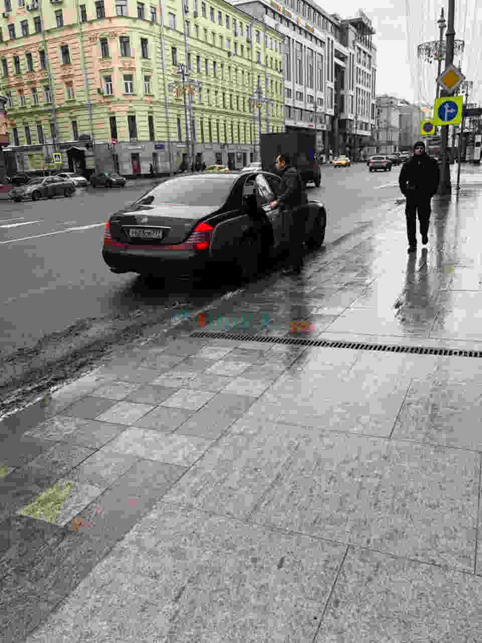 Turan İbrahimov Moskvada 1 milyonluq maşında gəzir -  FOTOLAR