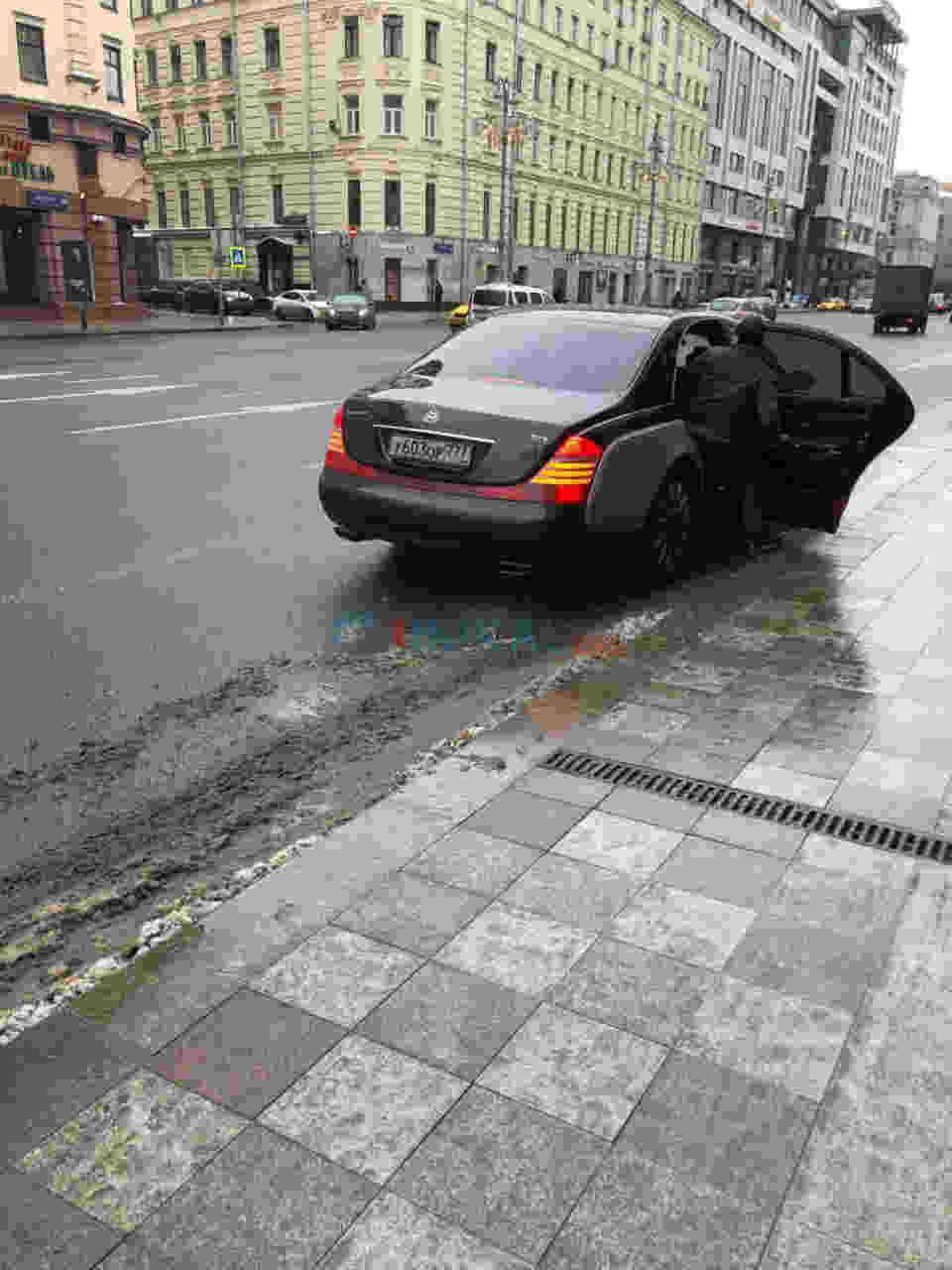 Turan İbrahimov Moskvada 1 milyonluq maşında gəzir -  FOTOLAR